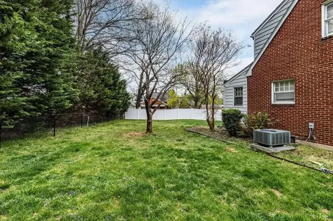 220 Dupont Circle Waynesboro VA 22980
