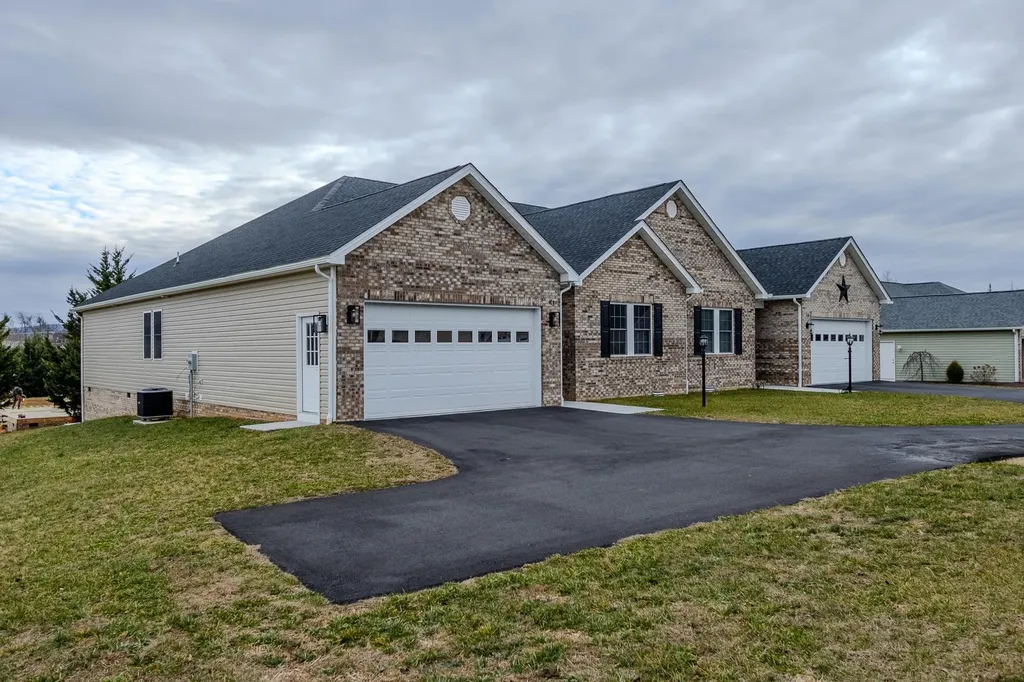 81 Meriwether Circle Stuarts Draft VA 24477