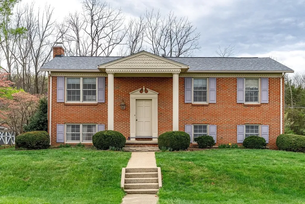 686 Phillip Street Staunton VA 24401