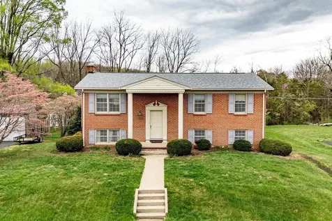 686 Phillip Street Staunton VA 24401