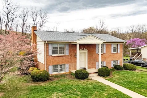 686 Phillip Street Staunton VA 24401
