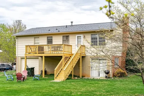 686 Phillip Street Staunton VA 24401