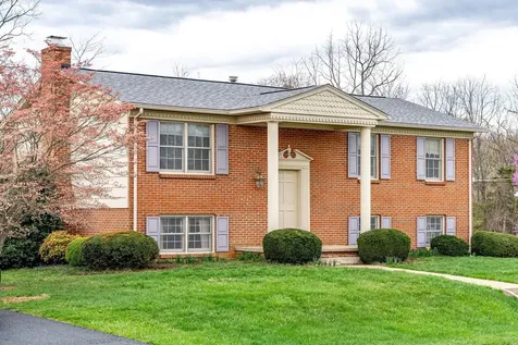 686 Phillip Street Staunton VA 24401