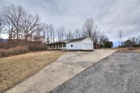 83 Venus Drive Waynesboro VA 22980