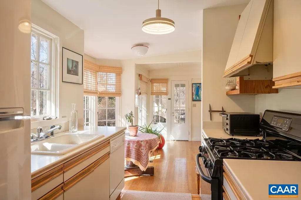 907 Cottage Lane Charlottesville VA 22903