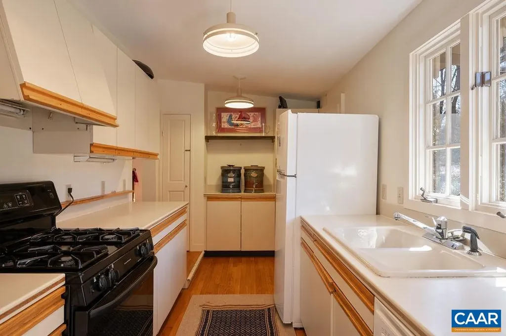 907 Cottage Lane Charlottesville VA 22903