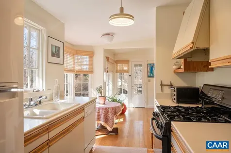 907 Cottage Lane Charlottesville VA 22903