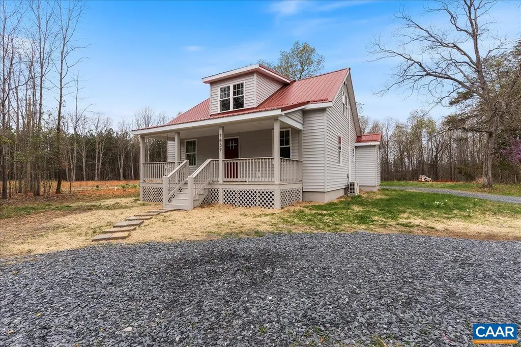 7837 West River Road Scottsville VA 24590