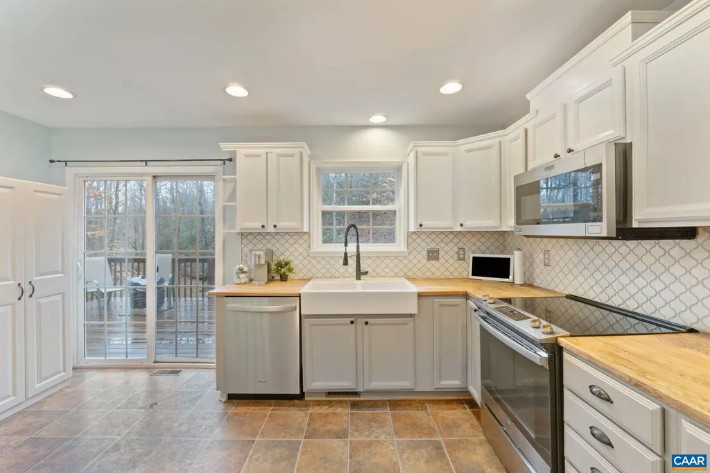 3 Iroquois Way Palmyra VA 22963