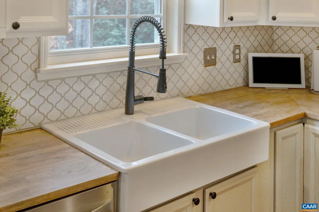 3 Iroquois Way Palmyra VA 22963