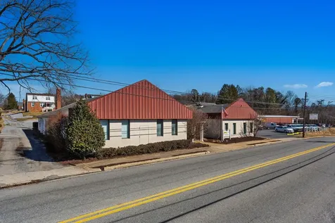 710 Fourth Street Shenandoah VA 22849