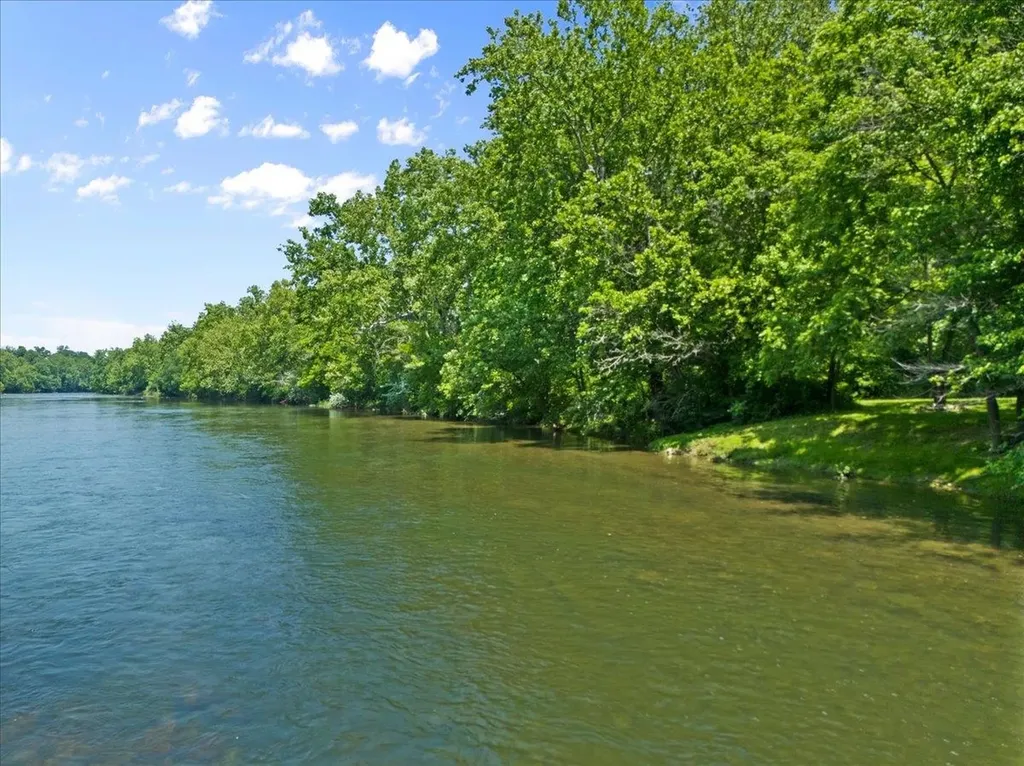 6772 South East Side Highway Elkton VA 22827