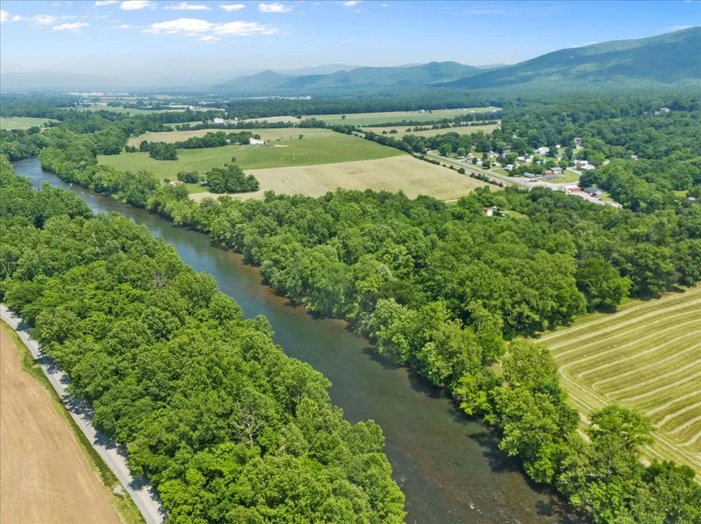 6772 South East Side Highway Elkton VA 22827