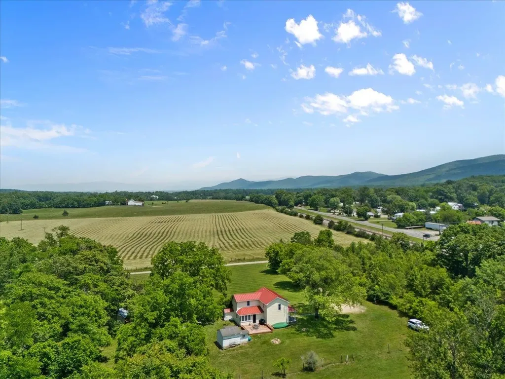 6772 South East Side Highway Elkton VA 22827