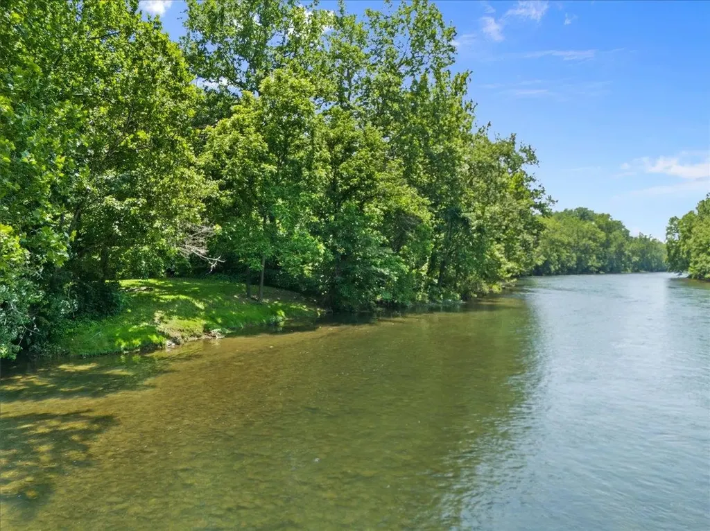 6772 South East Side Highway Elkton VA 22827