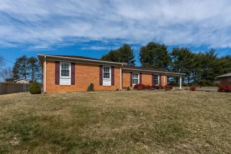 2208 Davis Road Waynesboro VA 22980