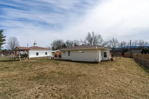 2208 Davis Road Waynesboro VA 22980