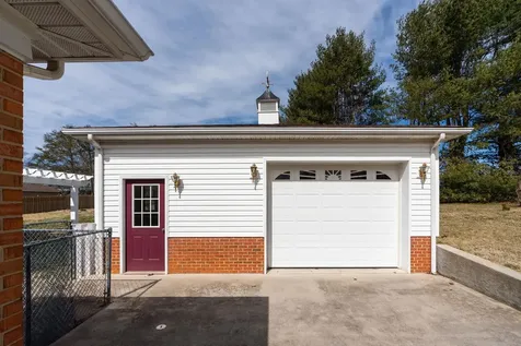 2208 Davis Road Waynesboro VA 22980