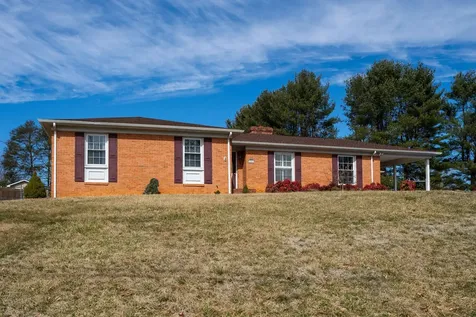 2208 Davis Road Waynesboro VA 22980