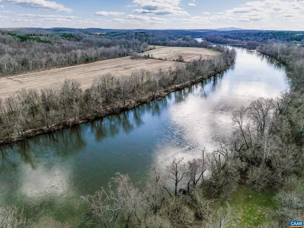 3133 James River Road Howardsville VA 24562