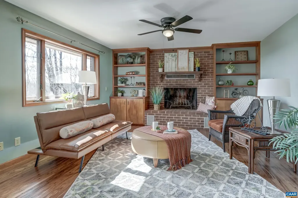 3133 James River Road Howardsville VA 24562