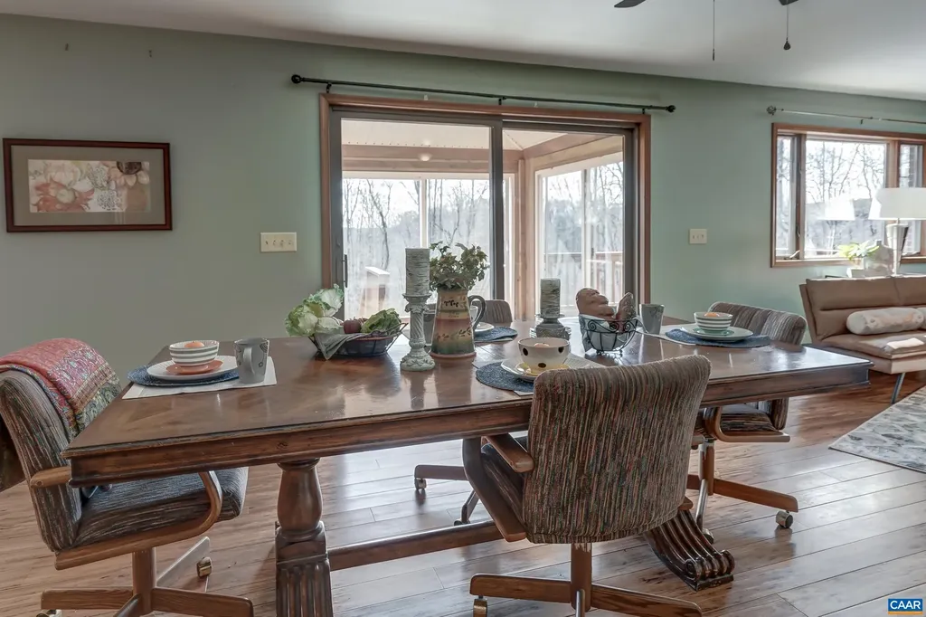 3133 James River Road Howardsville VA 24562