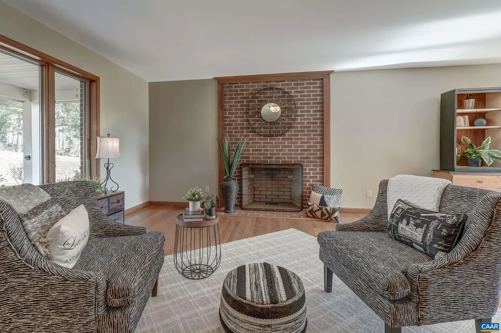 3133 James River Road Howardsville VA 24562