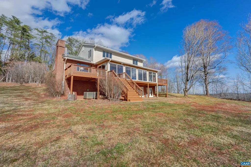 3133 James River Road Howardsville VA 24562