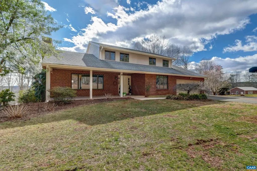 3133 James River Road Howardsville VA 24562