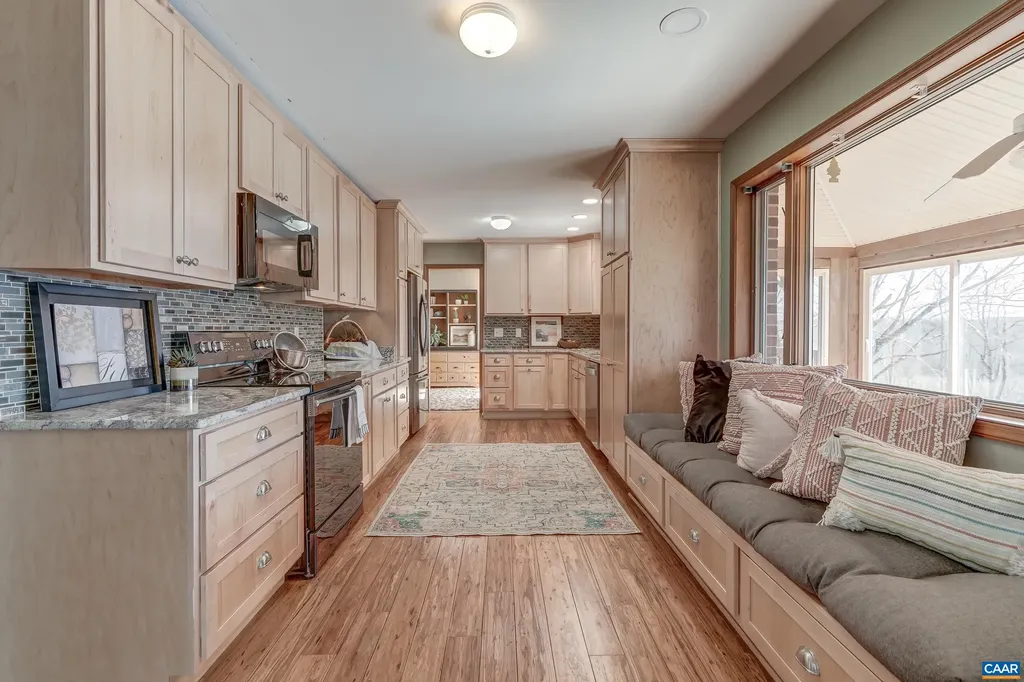 3133 James River Road Howardsville VA 24562