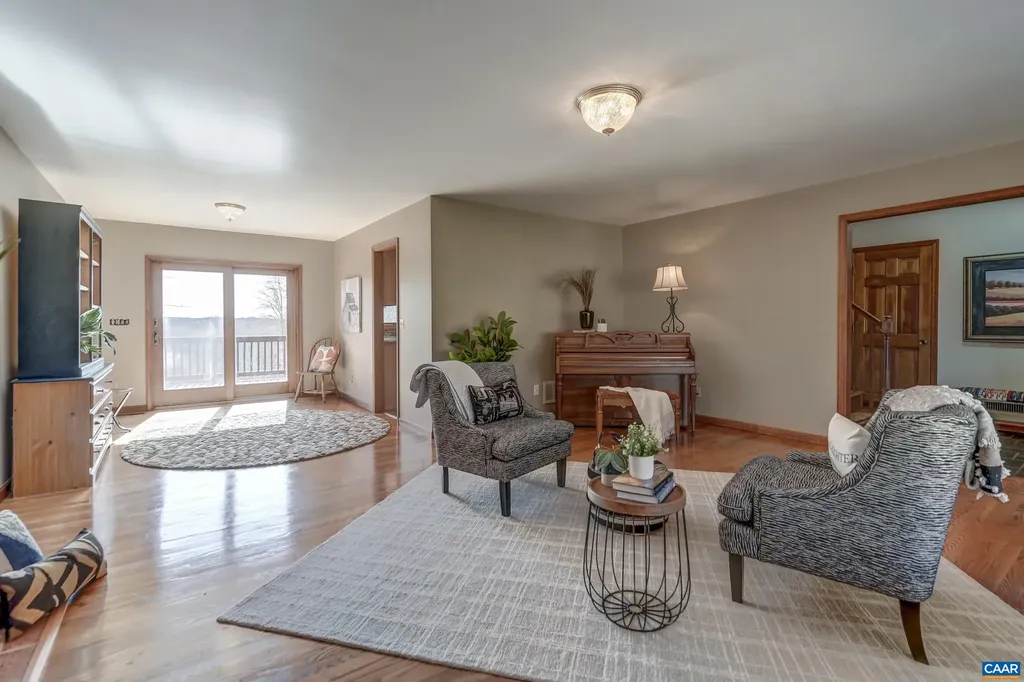 3133 James River Road Howardsville VA 24562