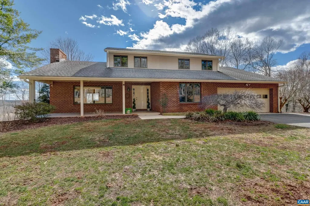 3133 James River Road Howardsville VA 24562