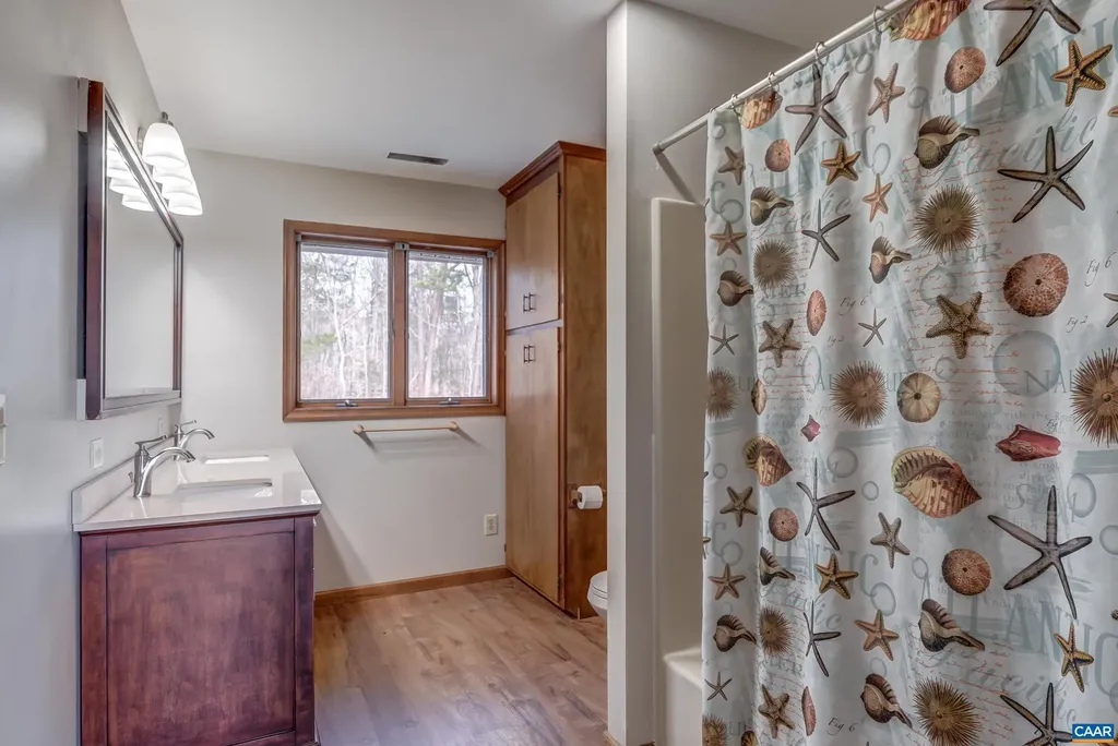 3133 James River Road Howardsville VA 24562