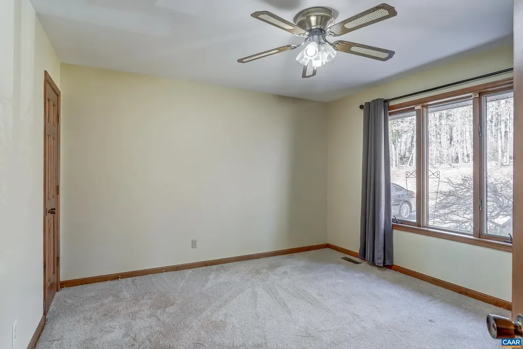 3133 James River Road Howardsville VA 24562