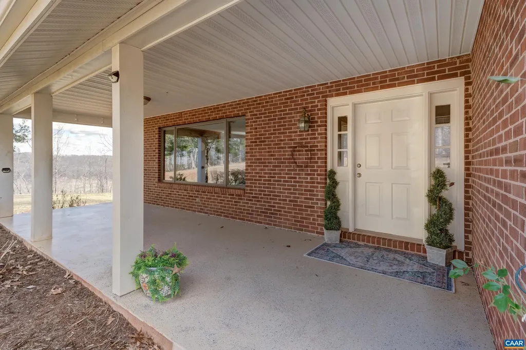 3133 James River Road Howardsville VA 24562