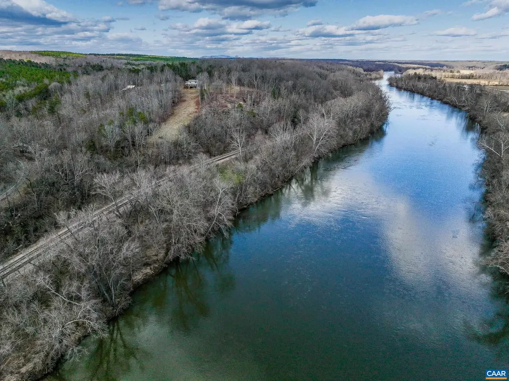 3133 James River Road Howardsville VA 24562