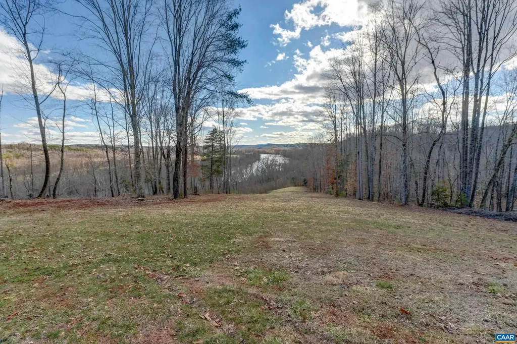 3133 James River Road Howardsville VA 24562