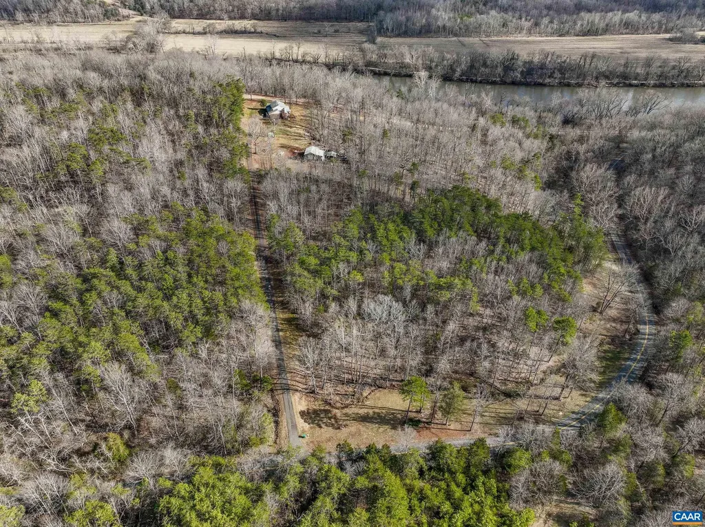 3133 James River Road Howardsville VA 24562