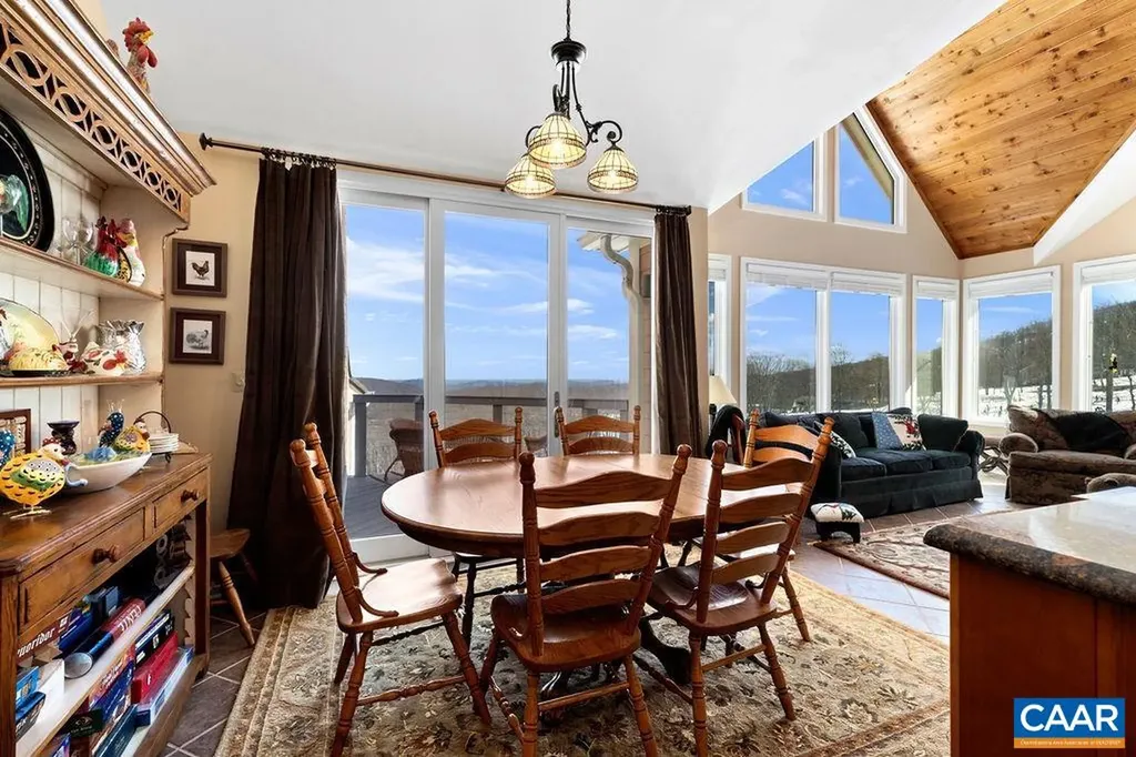 947 Diamond Hill Condos Roseland VA 22967