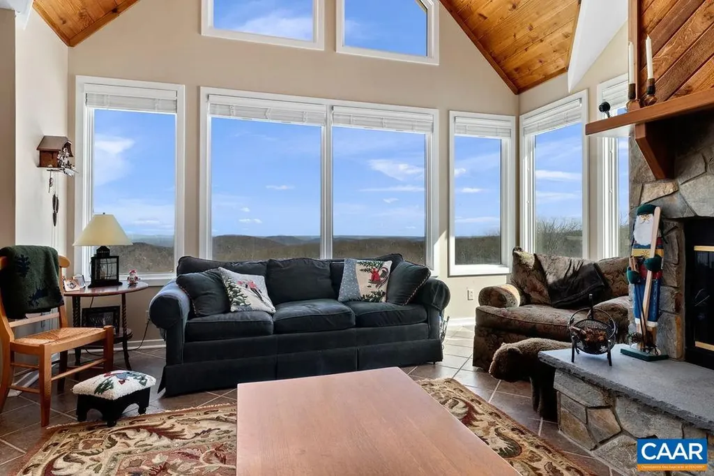 947 Diamond Hill Condos Roseland VA 22967