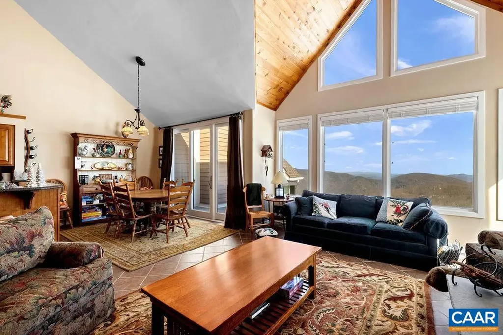 947 Diamond Hill Condos Roseland VA 22967