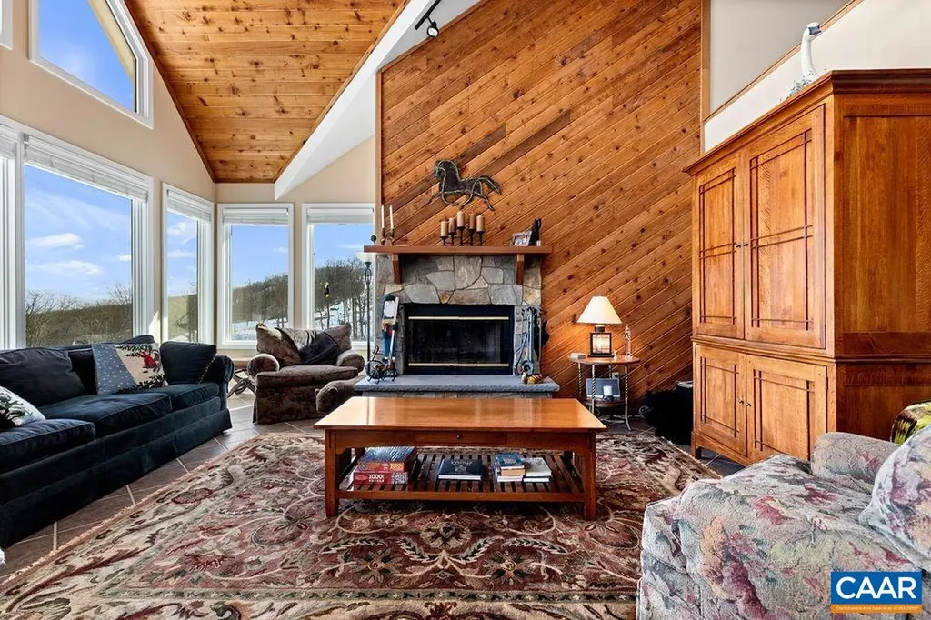 947 Diamond Hill Condos Roseland VA 22967