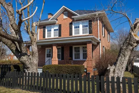 570 Mason Street Dayton VA 22821