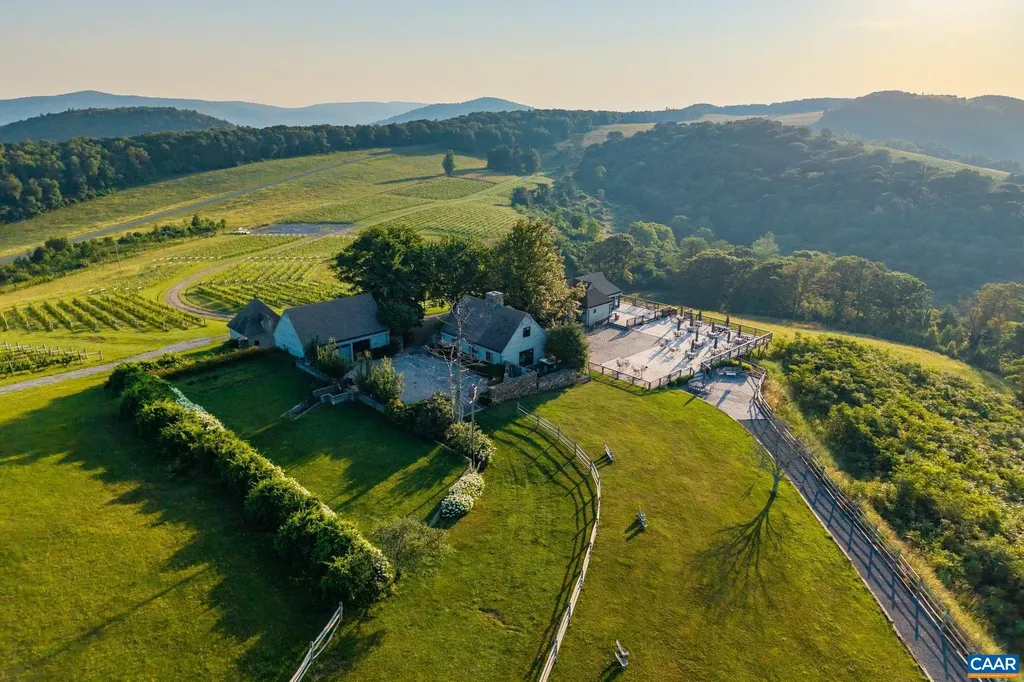 24981 Blue Ridge Parkway Vesuvius VA 24483