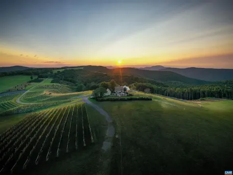 24981 Blue Ridge Parkway Vesuvius VA 24483