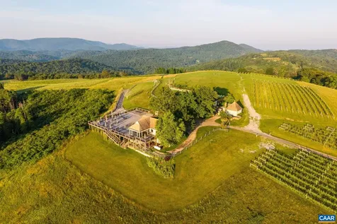 24981 Blue Ridge Parkway Vesuvius VA 24483
