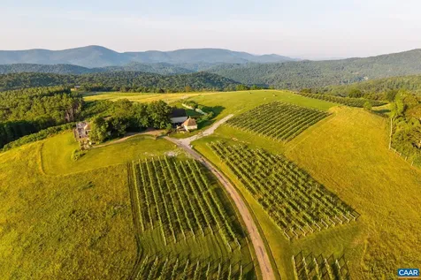 24981 Blue Ridge Parkway Vesuvius VA 24483