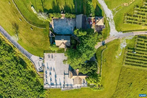 24981 Blue Ridge Parkway Vesuvius VA 24483