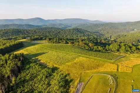 24981 Blue Ridge Parkway Vesuvius VA 24483