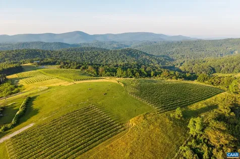 24981 Blue Ridge Parkway Vesuvius VA 24483